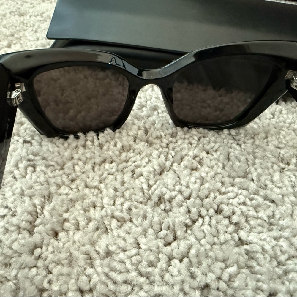 Saint Laurent SL552 Sunglasses - Picture 6 of 9